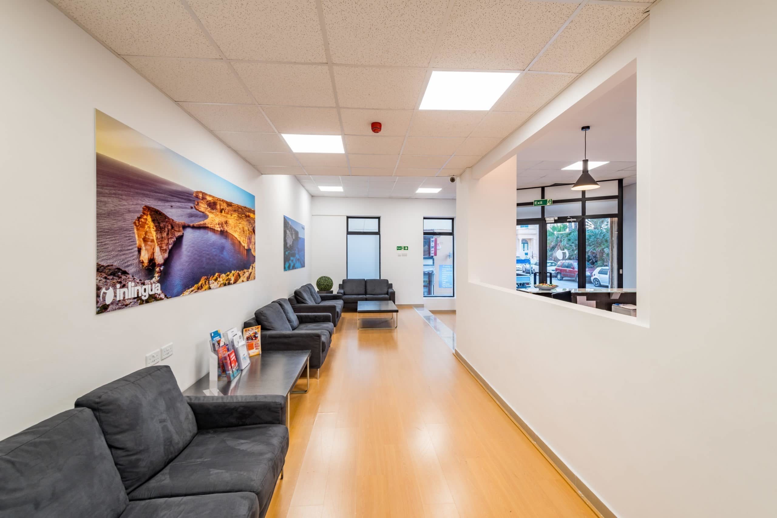 Hallway upper (2) Inlingua Malta